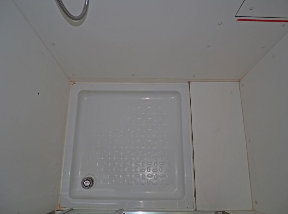 Cabin en avant, H&eacute;bergements